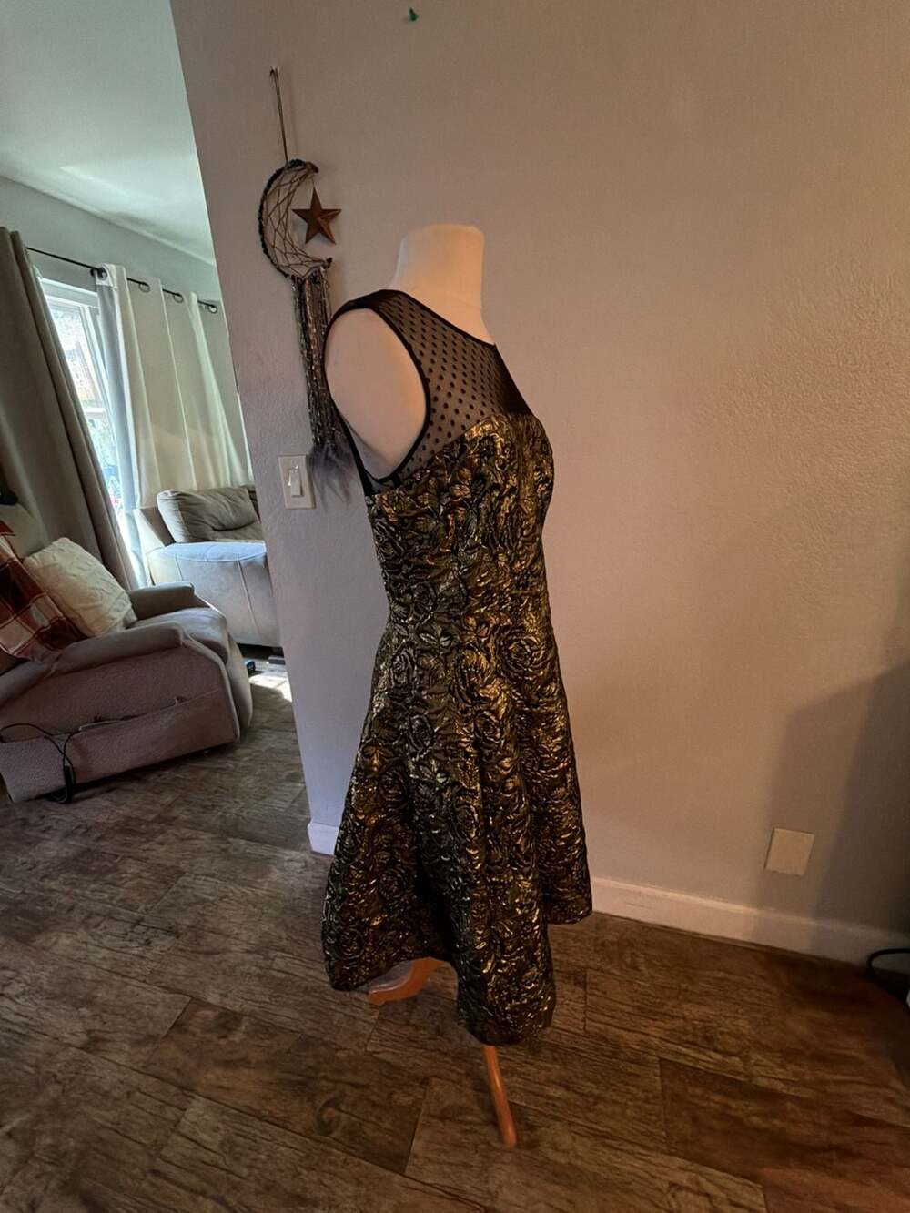 Luxe by Carmen Marc Valvo Gold Black Floral Jacquard Fit and Flare Dress Size 10 - Picture 2 of 10